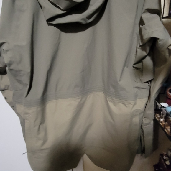 Lululemon mens large green escape and explore rain jacket - Picture 4 of 6